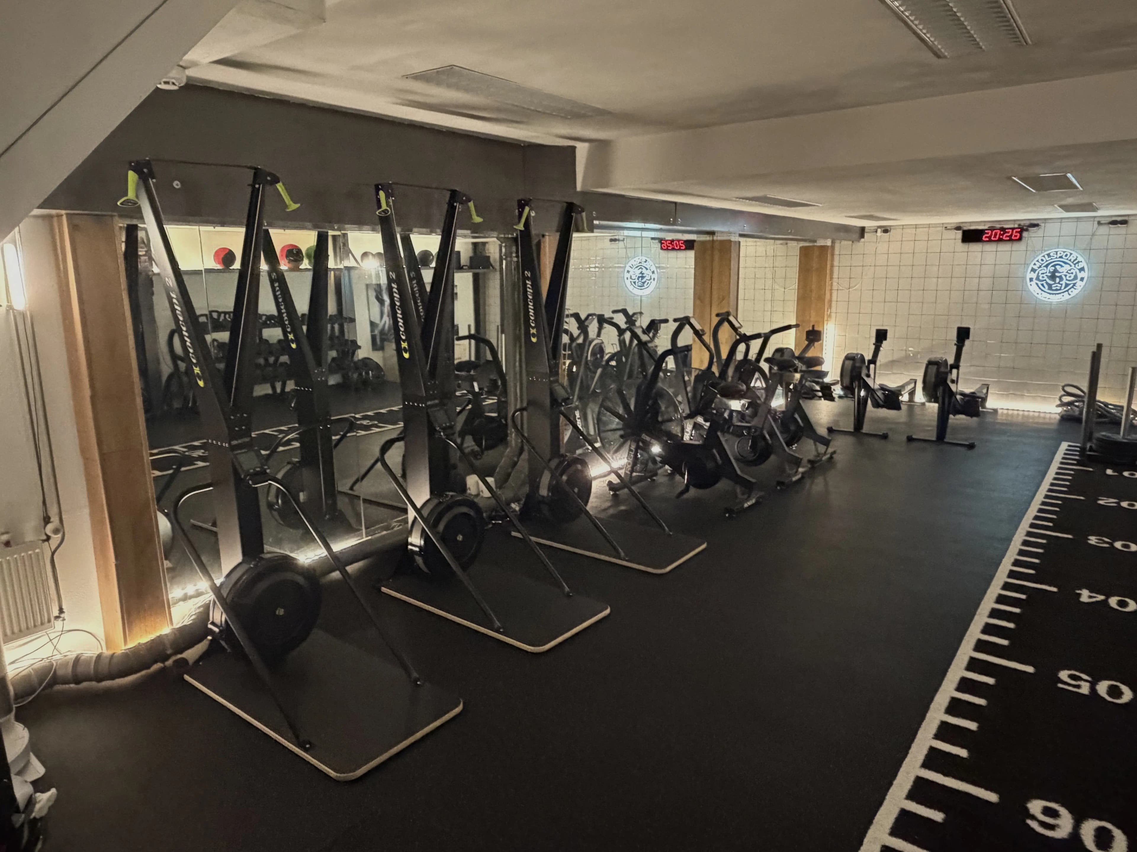De trainingszaal van MOLSPORTS in Delft